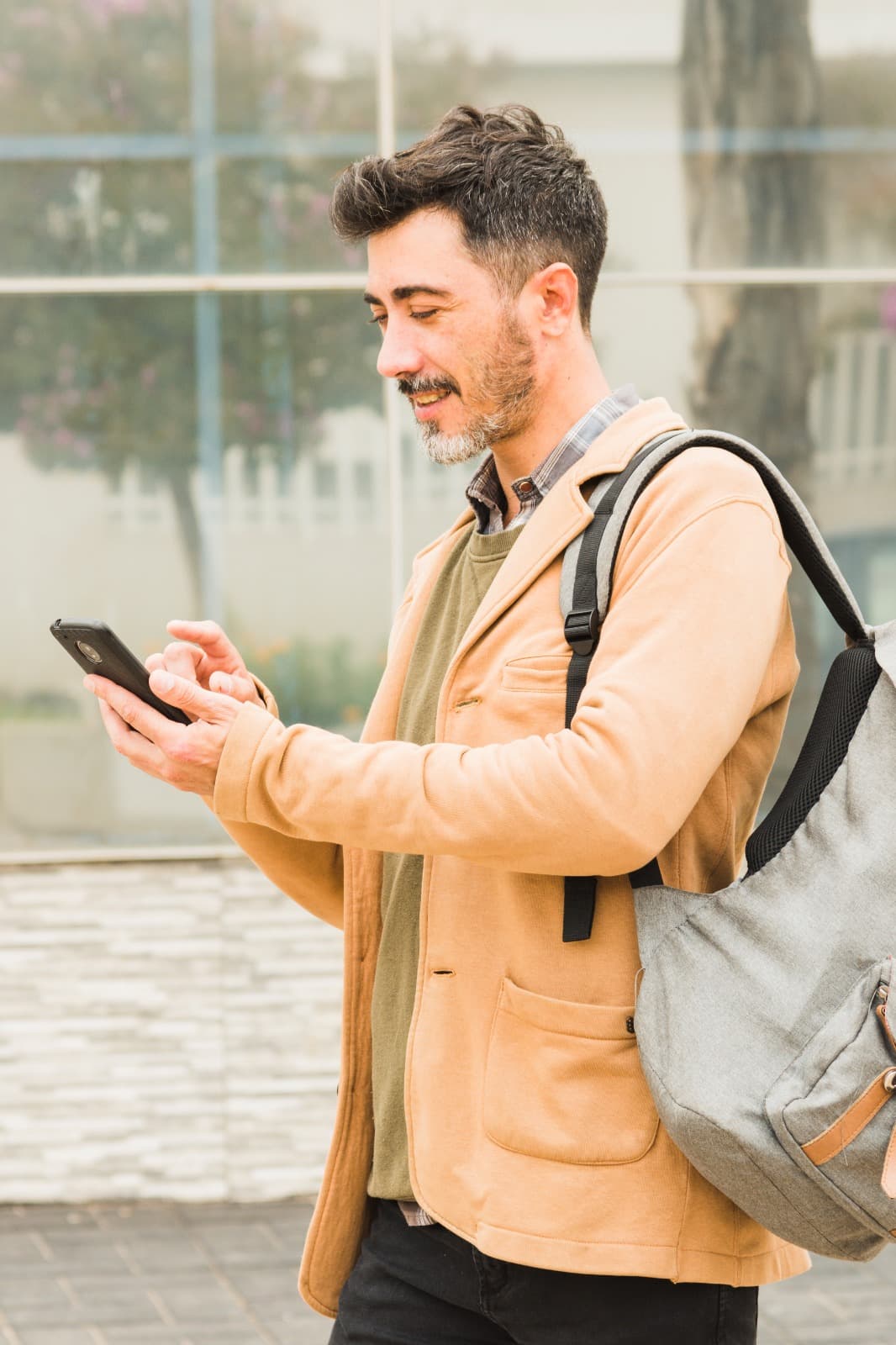 Traveler using mobile app